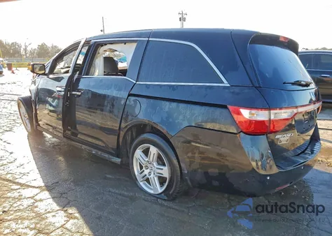 2013 Honda Odyssey Touring z USA, uszkodzony, nr VIN 5FNRL5H92DB031109